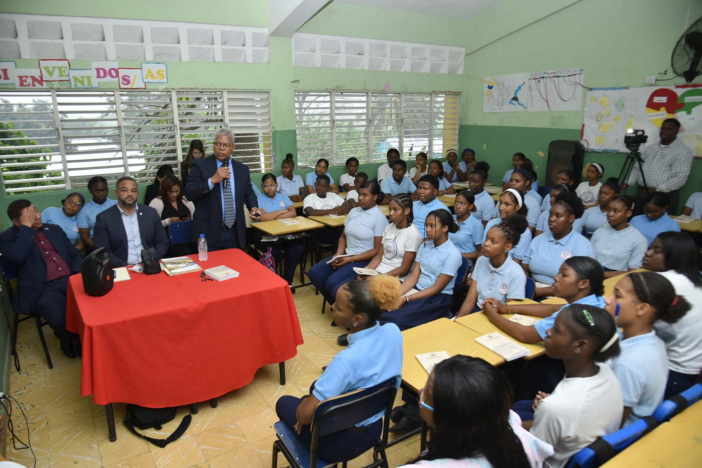 Diputado Carlos Pérez y la Cámara de Diputados impulsan jornada educativa en Santo Domingo Norte