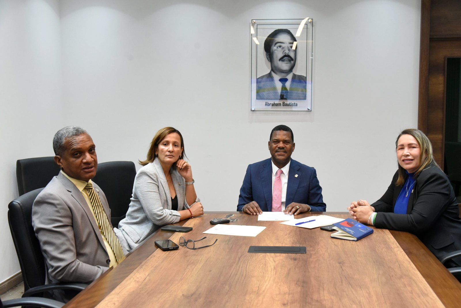 Subcomisión de Educación estudia proyecto para concluir y equipar escuela en el barrio San José La Mina, Santiago