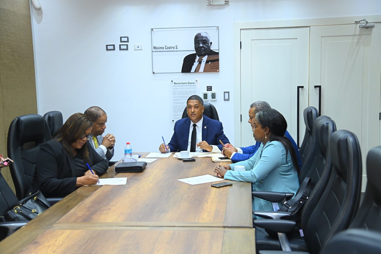 Comisión de Asuntos Migratorios estudia propuesta para establecer subdirección de Migración en Verón-Punta Cana